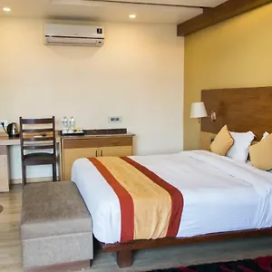 3* Hotel Retro And